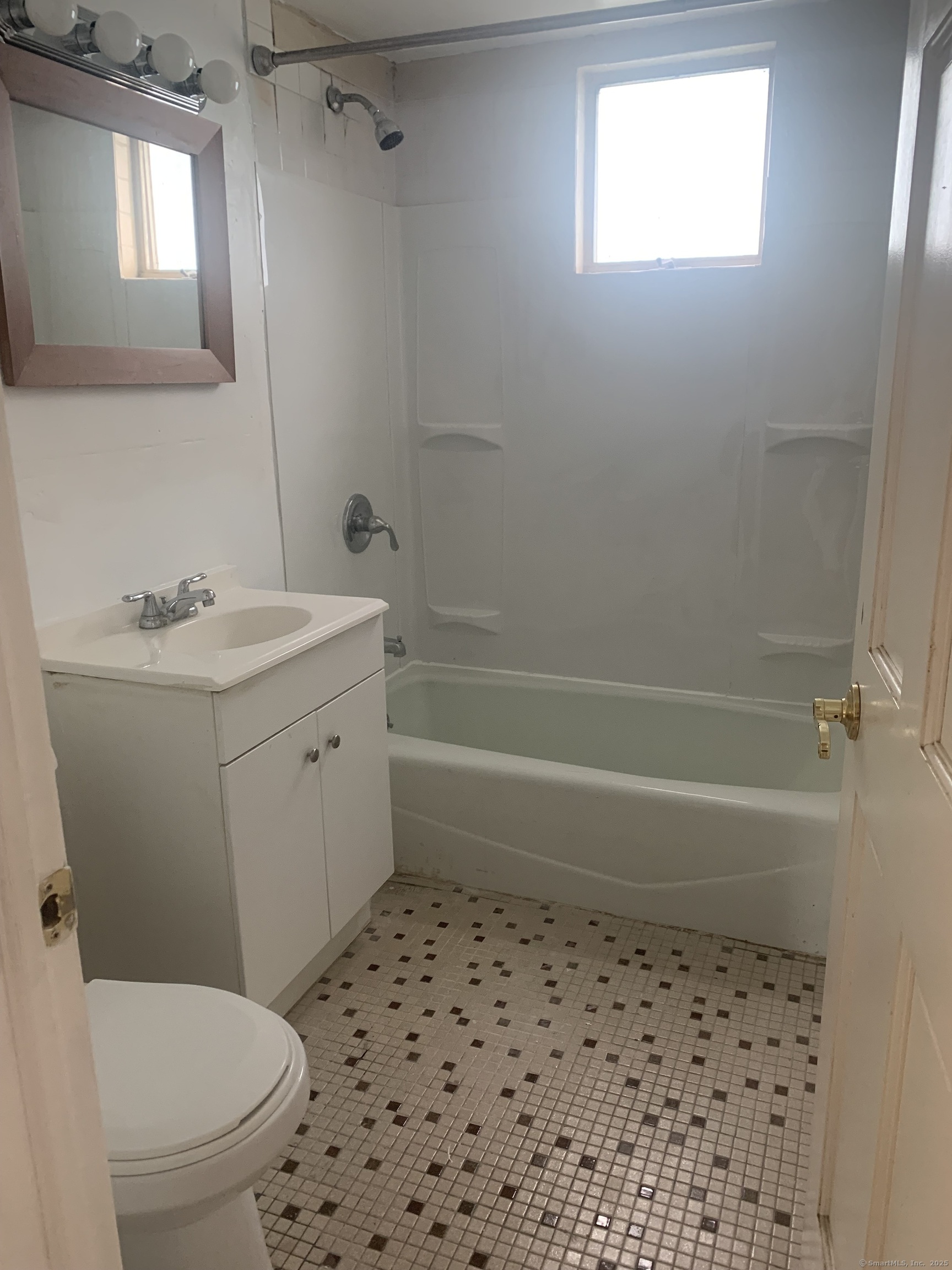 203 Wayne Street Bridgeport, CT 06606 - Photo 11 of 31