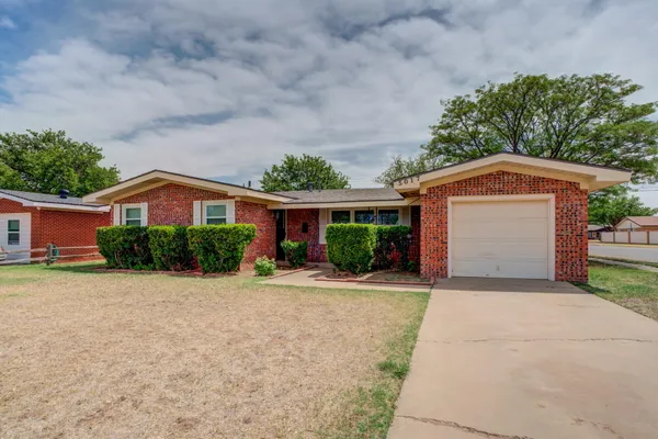 $1,600 | 5017 46th Street, Lubbock, TX 79414