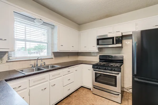 $1,600 | 5017 46th Street, Lubbock, TX 79414