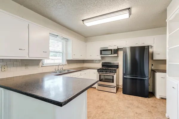 $1,600 | 5017 46th Street, Lubbock, TX 79414