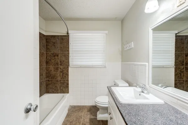 $1,600 | 5017 46th Street, Lubbock, TX 79414