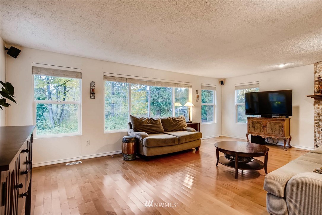 20305 Southeast 145th Street Renton, WA 98059 - Photo 4 of 25