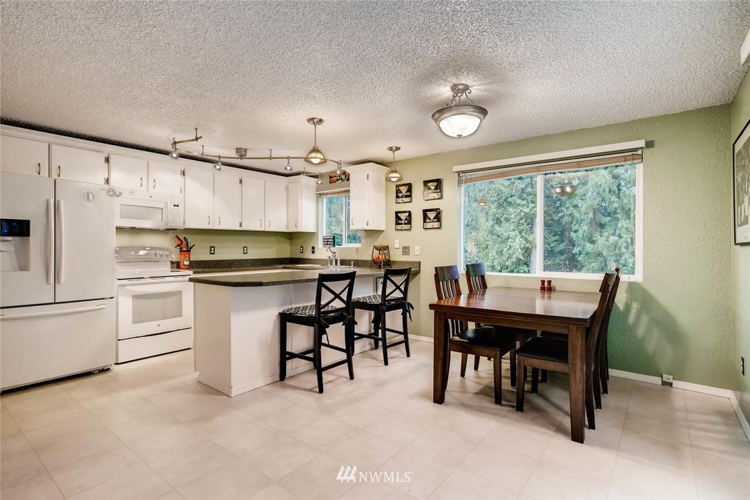 20305 Southeast 145th Street Renton, WA 98059 - Photo 5 of 25