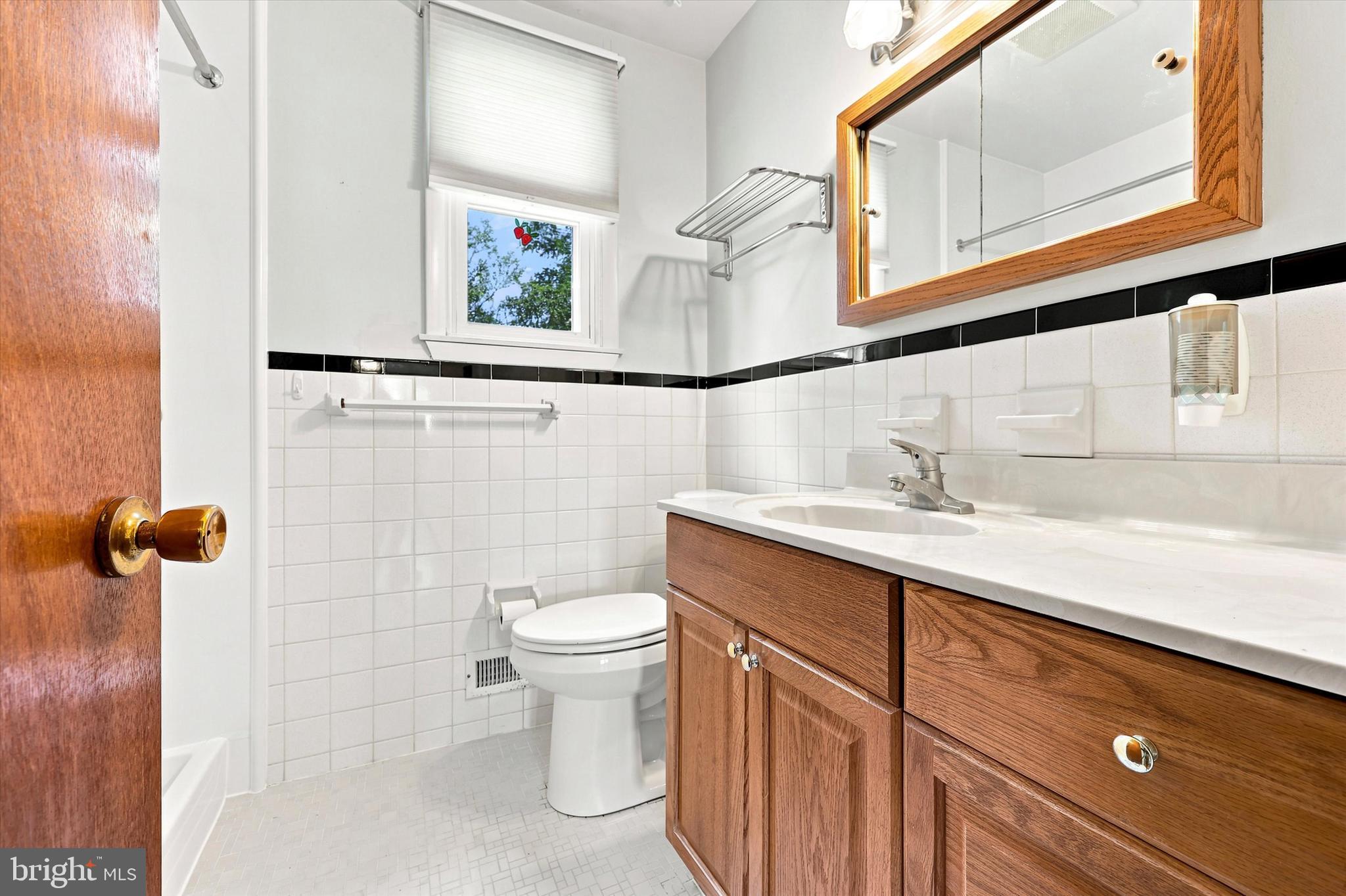 726 Violet Road Warminster, PA 18974 - Photo 11 of 15