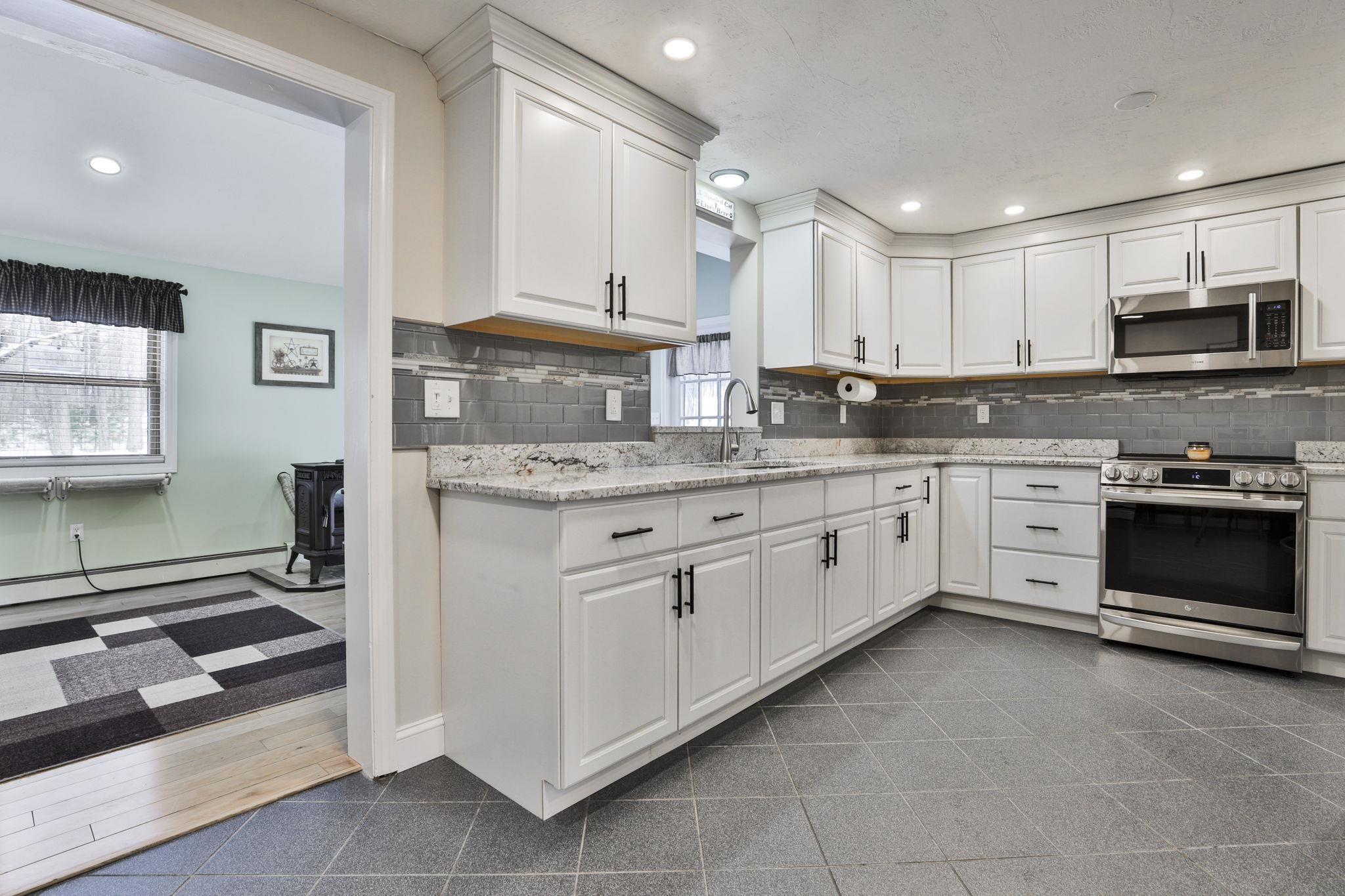 67 B Kienia Road Hudson, NH 03051 - Photo 7 of 26 Gallery Image 7