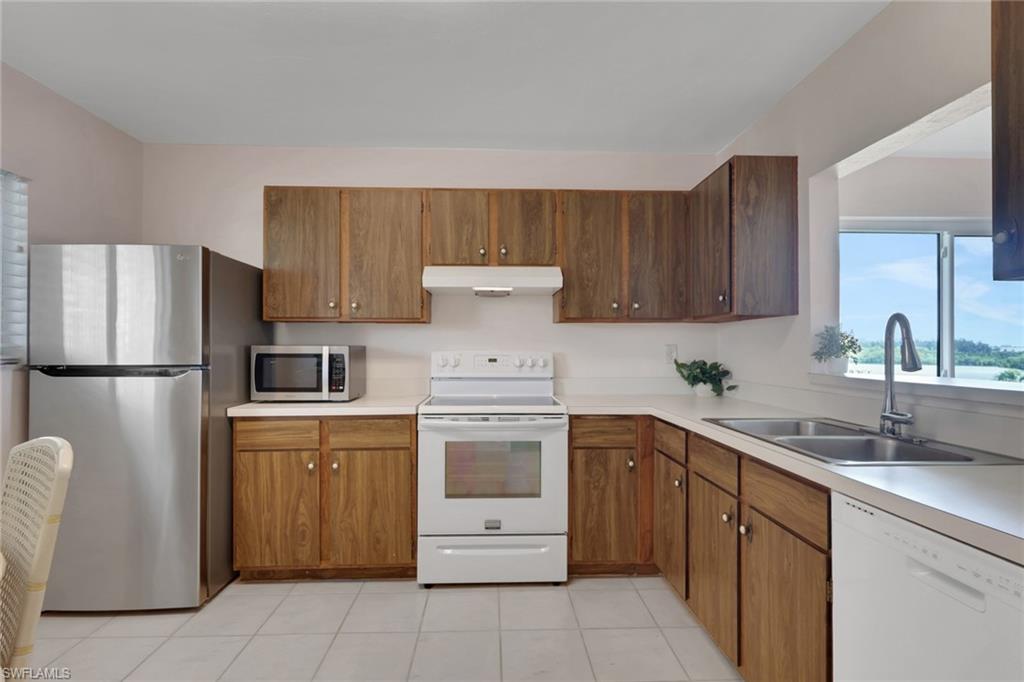 307 Goodlette-Frank Road, Unit B507 Naples, FL 34102 - Photo 5 of 16