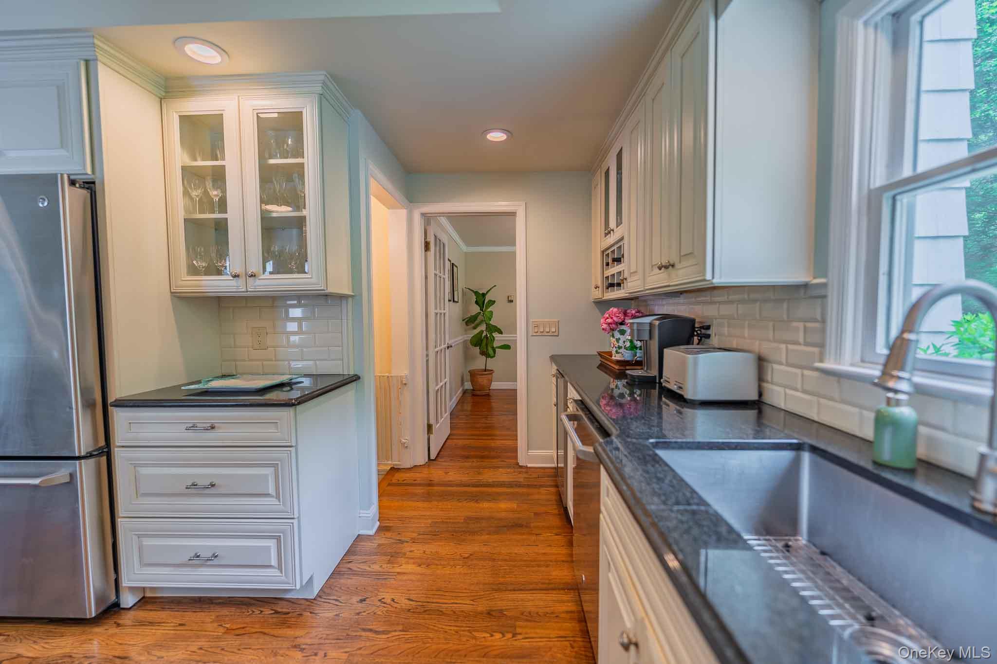169 Turkey Lane Cold Spring Harbor, NY 11724 - Photo 6 of 32