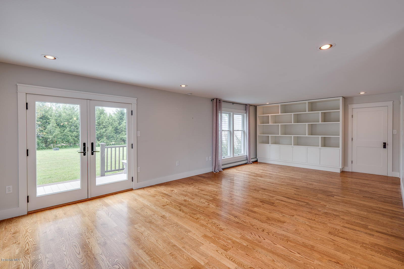 390 Stratton Road Williamstown, MA 01267 - Photo 22 of 48 living room
