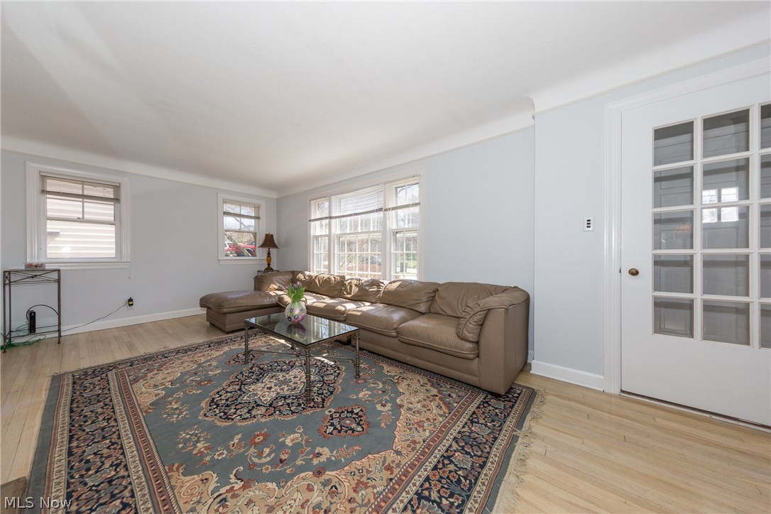 5251 Spencer Road Cleveland, OH 44124 - Photo 8 of 34