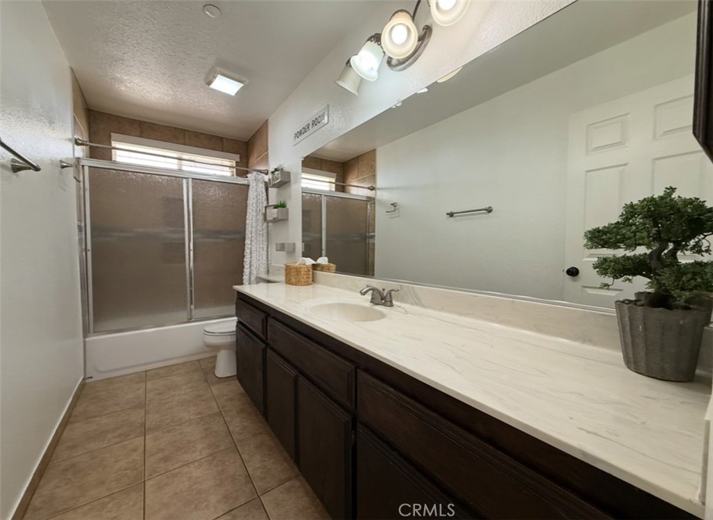 12076 Musgrave Road Hesperia, CA 92344 - Photo 51 of 60 2nd Complete bathroom
