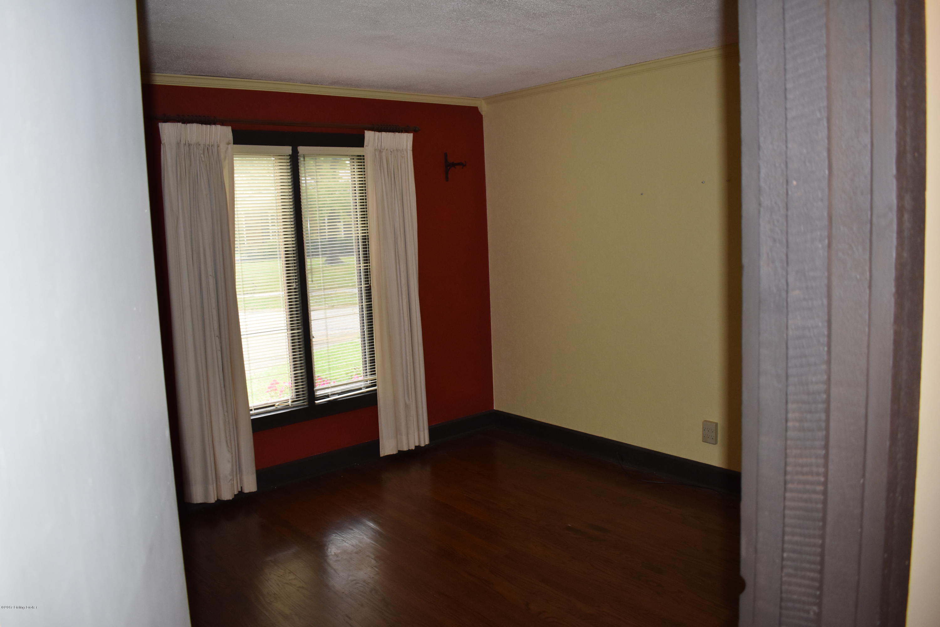 10101 Afton Road Louisville, KY 40223 - Photo 20 of 34 DSC_0098