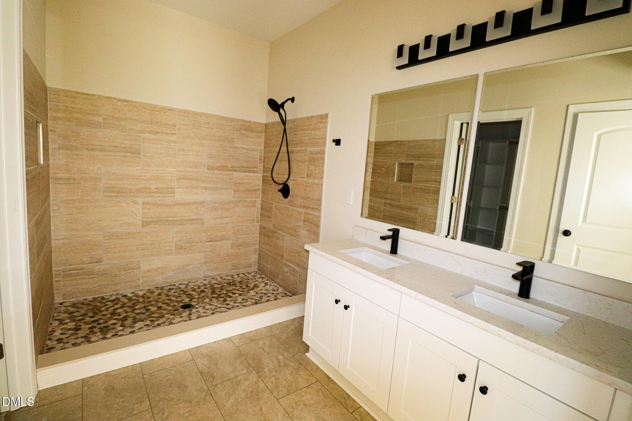 225 Parker Road Four Oaks, NC 27524 - Photo 27 of 41 225 interior 29