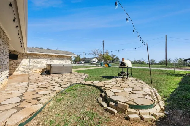 a view of a house with backyard porch and garden
