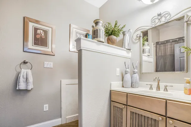 $999,999 | 20547 Crosby Eastgate Road, Crosby, TX 77532