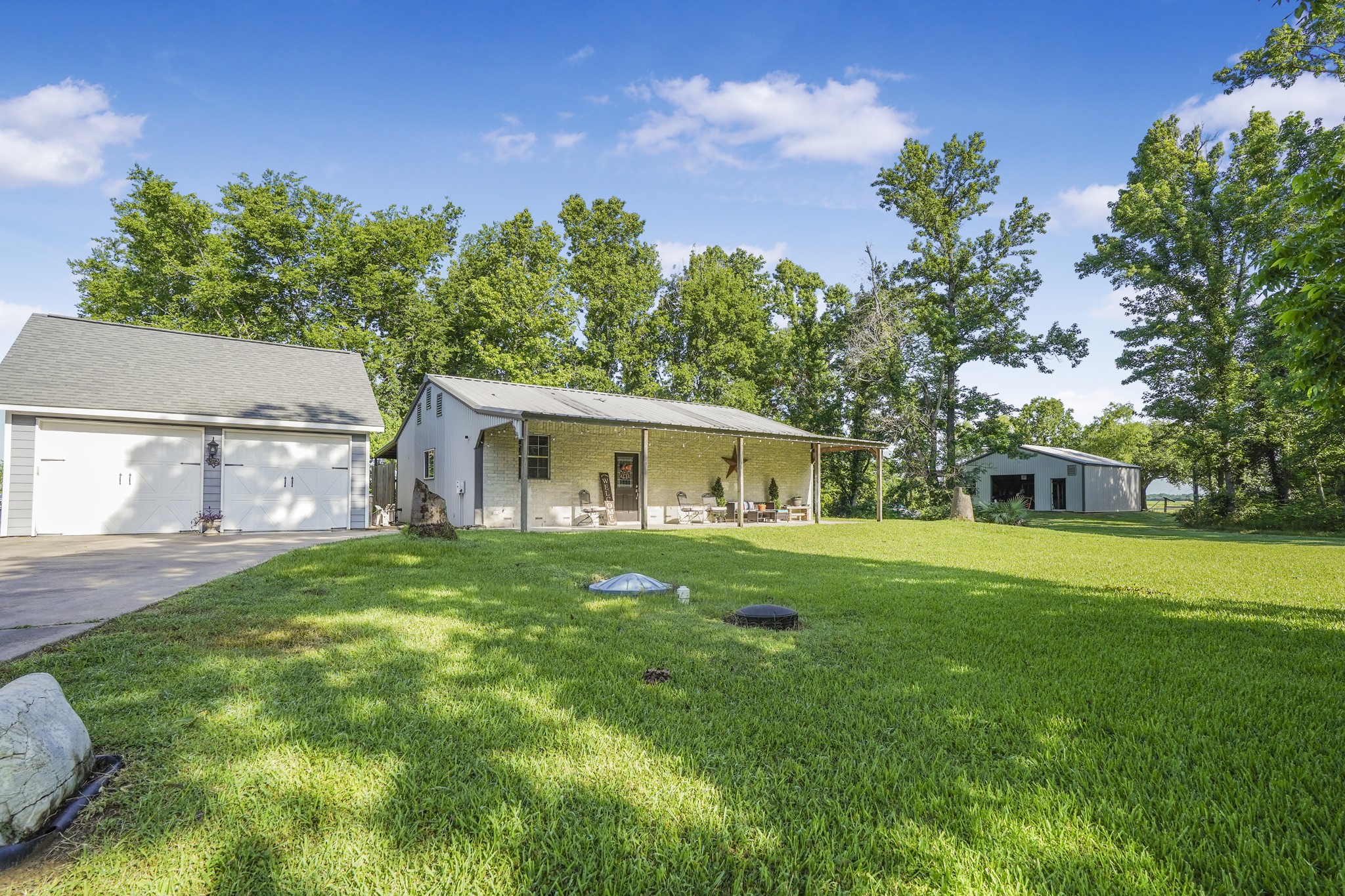 20547 Crosby Eastgate Road Crosby, TX 77532 - Photo 32 of 44 Two car garage between the primary home and the casita.