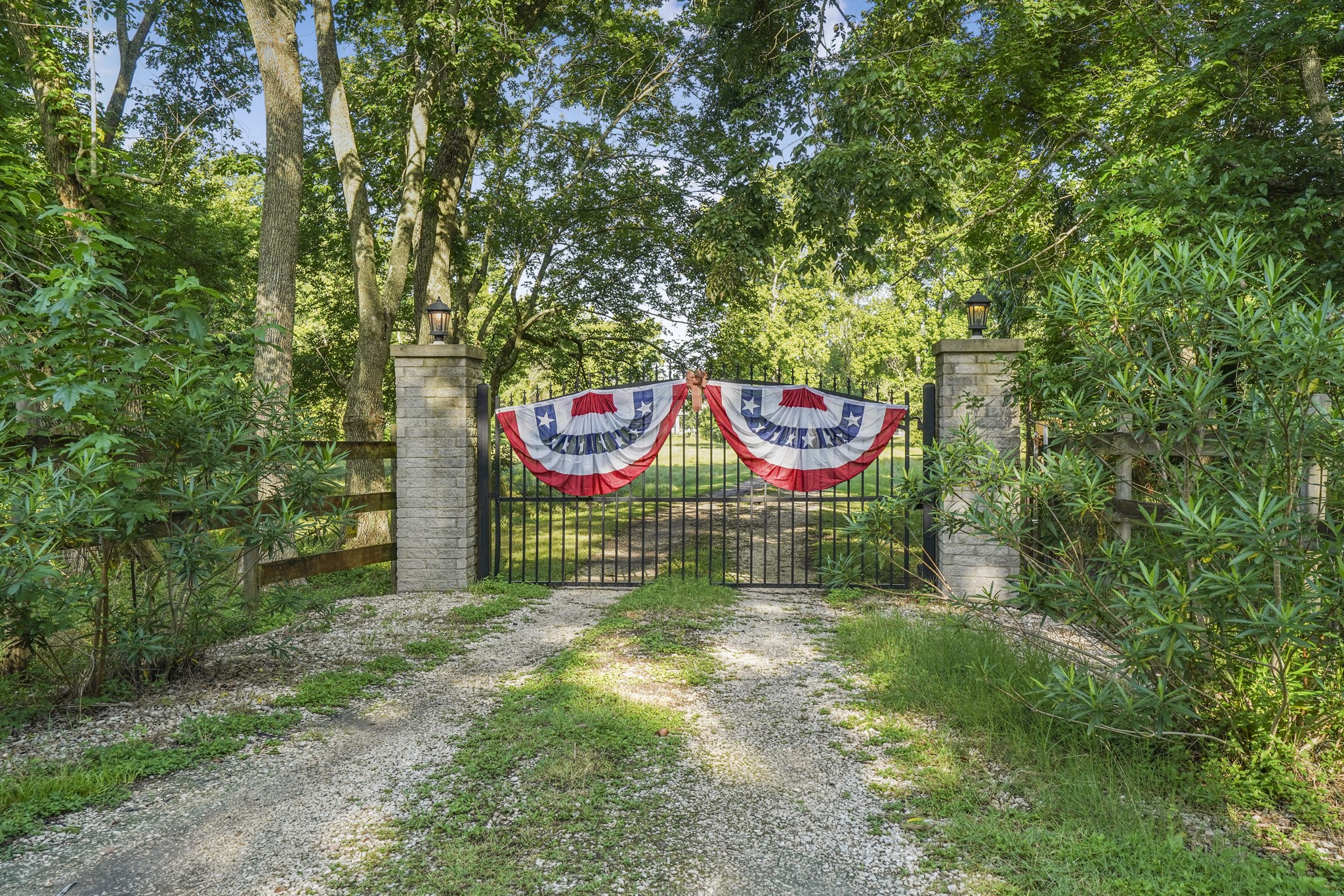 20547 Crosby Eastgate Road Crosby, TX 77532 - Photo 6 of 44 Welcome to this gated retreat!