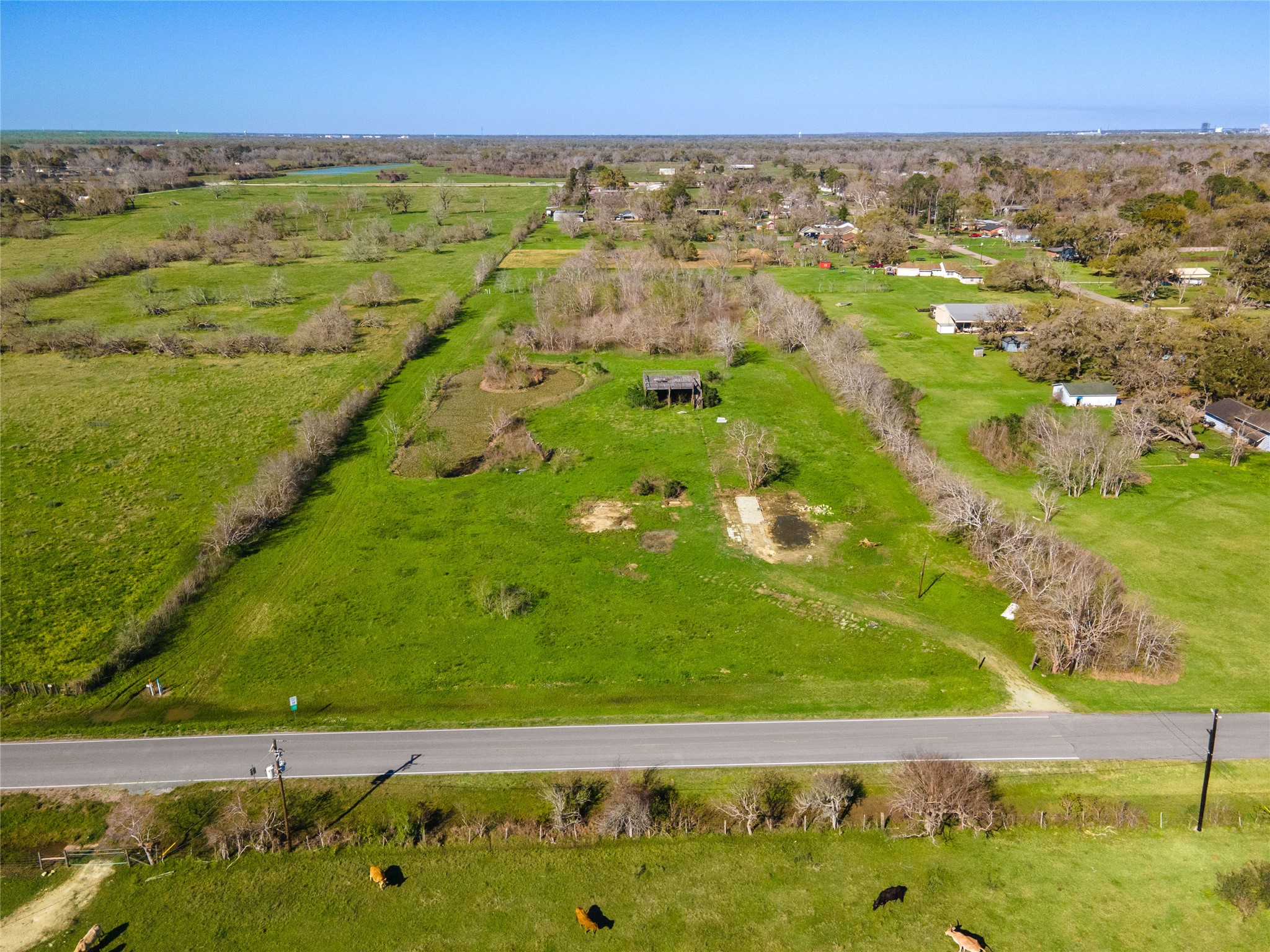 7522 South F Austin Freeport, TX 77541 - Photo 2 of 13 a view of an ocean