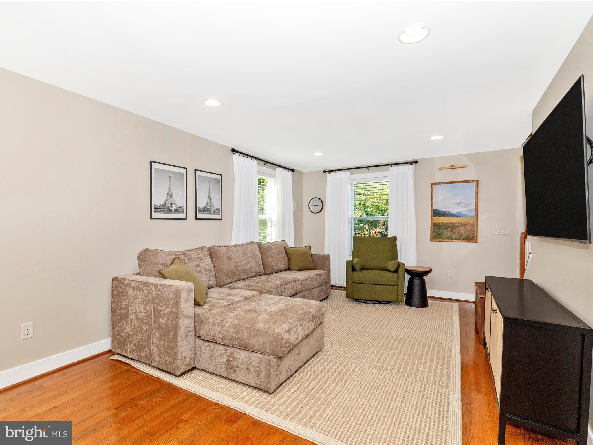 4533 Mountville Road Frederick, MD 21703 - Photo 11 of 70 Living Room