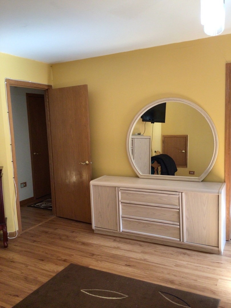 18690 Forest View Lane Lansing, IL 60438 - Photo 13 of 32 a view of entryway