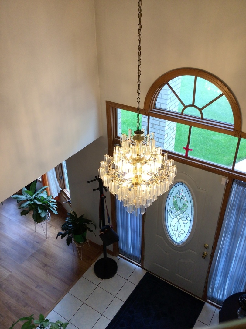 18690 Forest View Lane Lansing, IL 60438 - Photo 3 of 32 a view of entryway with furniture