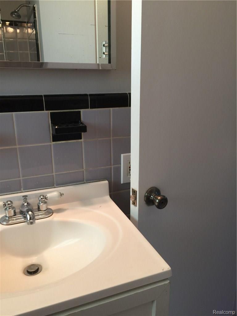 7779 Banner Street Taylor, MI 48180 - Photo 18 of 22 Full Bath