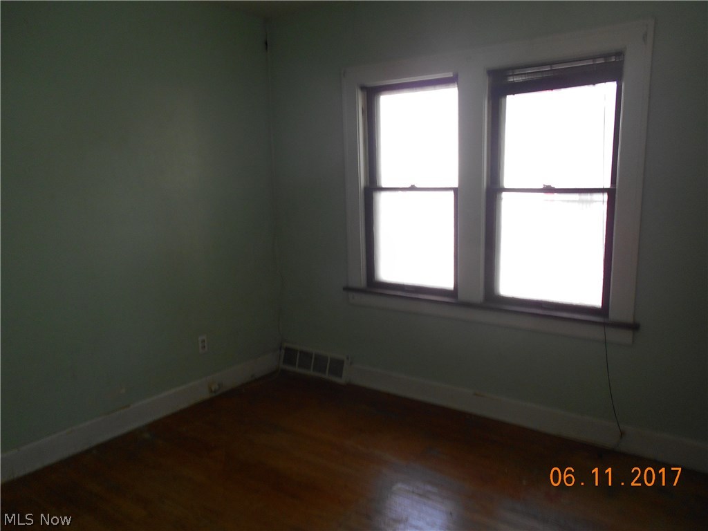 1717 Cliffview Road Cleveland, OH 44112 - Photo 13 of 17