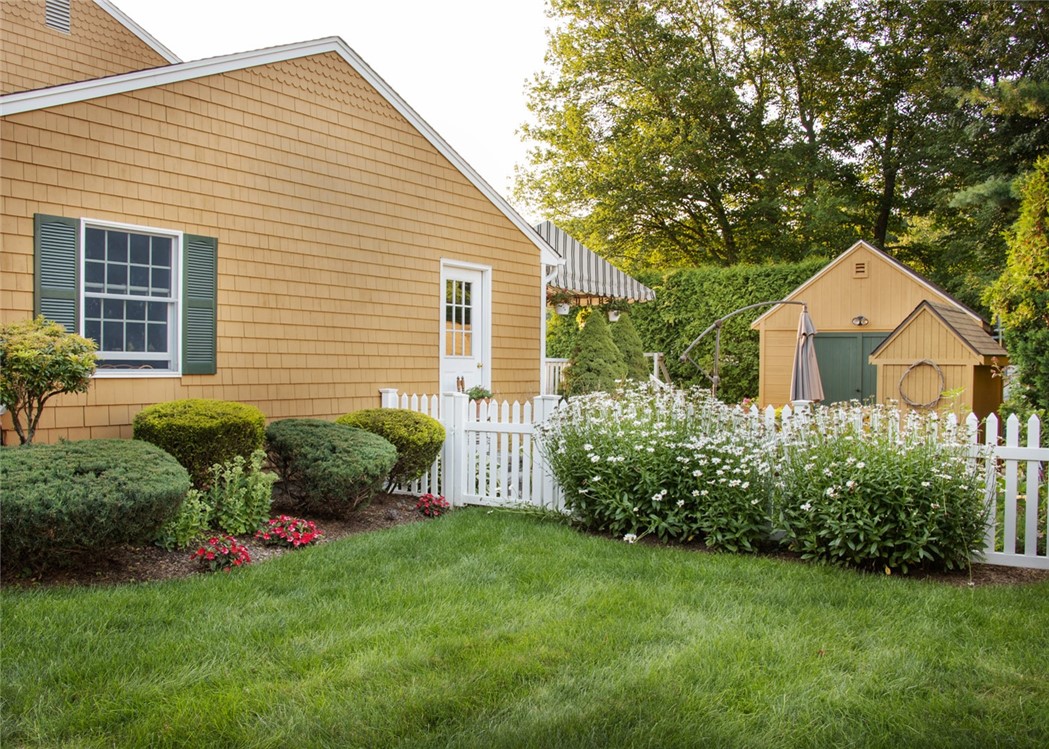 28 Bayview Drive West Warwick, RI 02893 - Photo 3 of 19