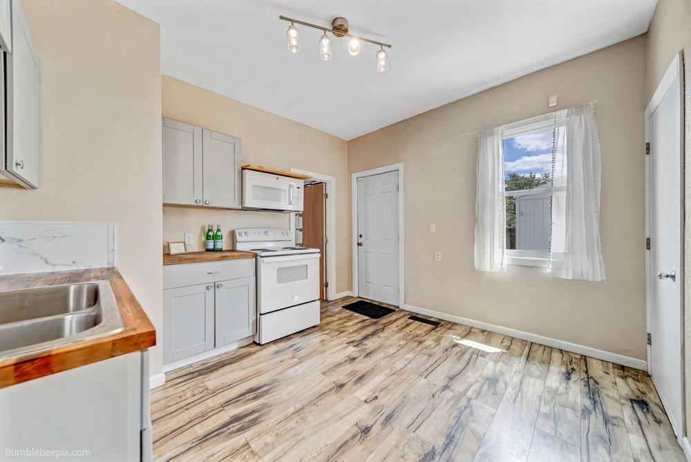 2023 West Sharp Avenue Spokane, WA 99201 - Photo 13 of 30