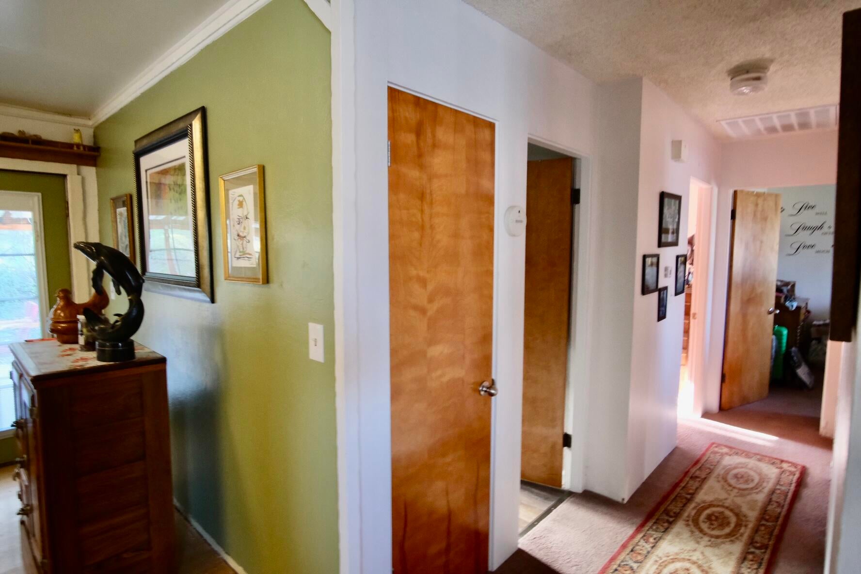 499 West Harbeck Road Grants Pass, OR 97527 - Photo 9 of 17 hallway