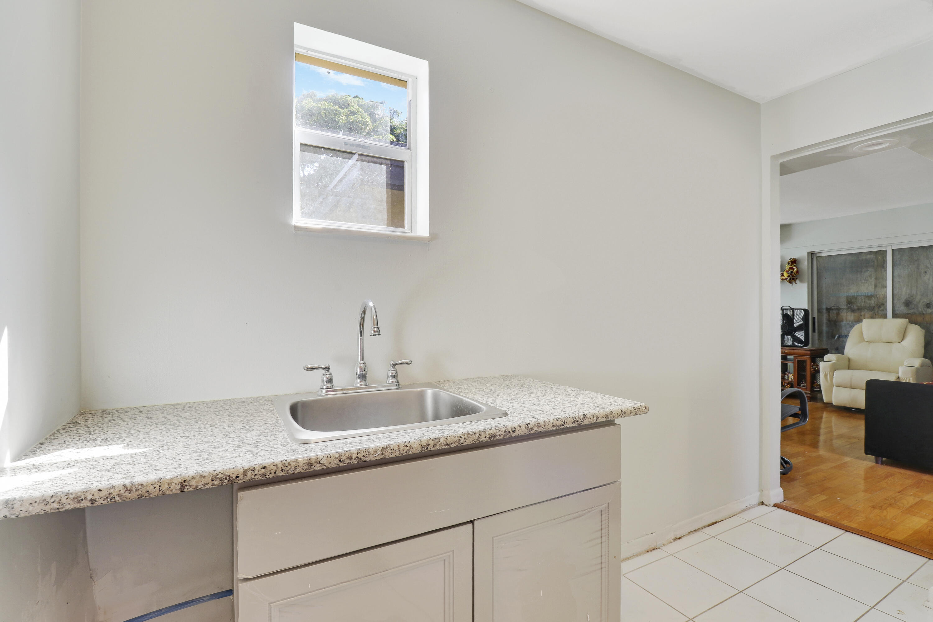 325 Masters Road Palm Springs, FL 33461 - Photo 12 of 35 Half-bath