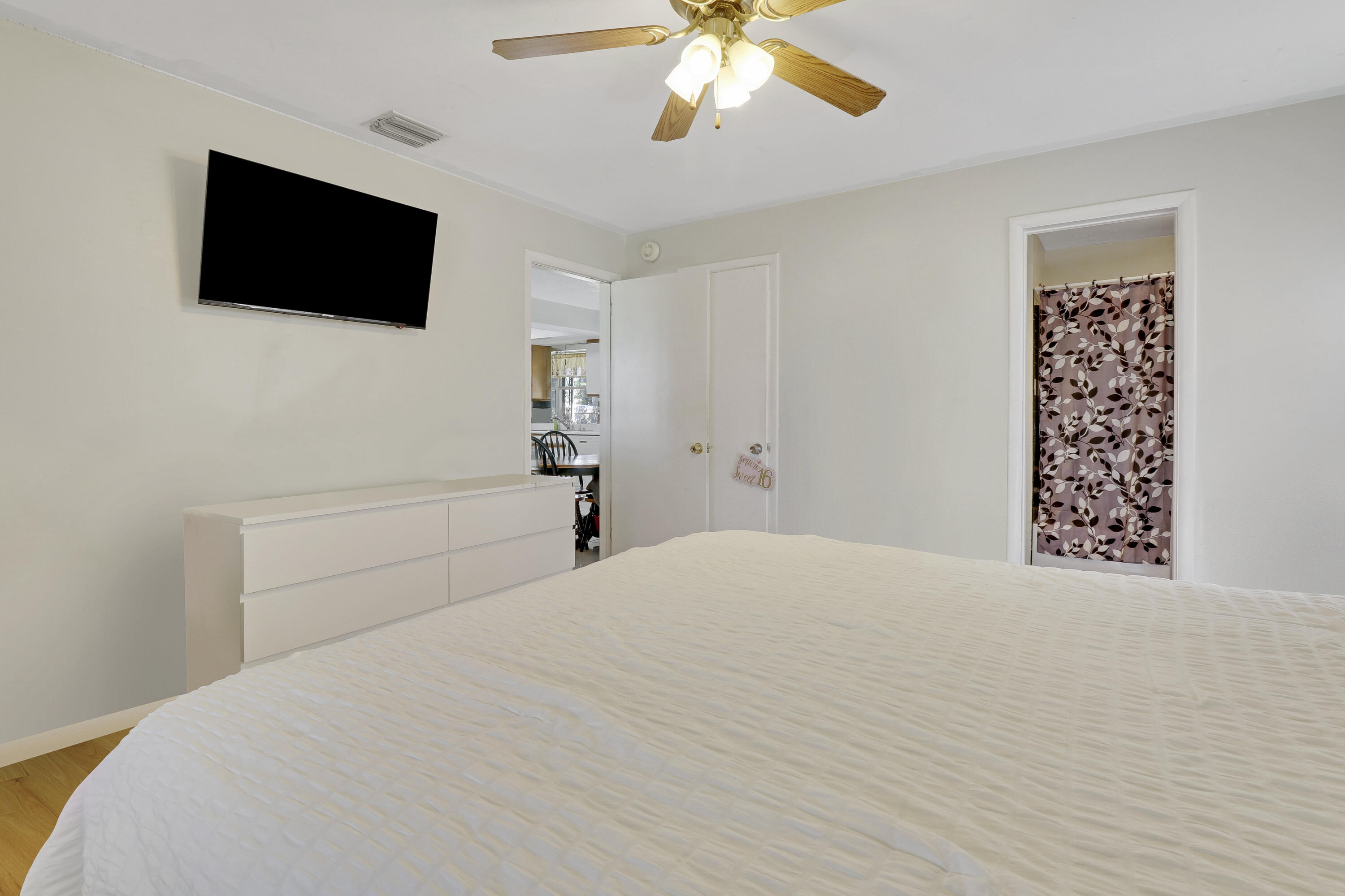 325 Masters Road Palm Springs, FL 33461 - Photo 19 of 35 2nd Bedroom