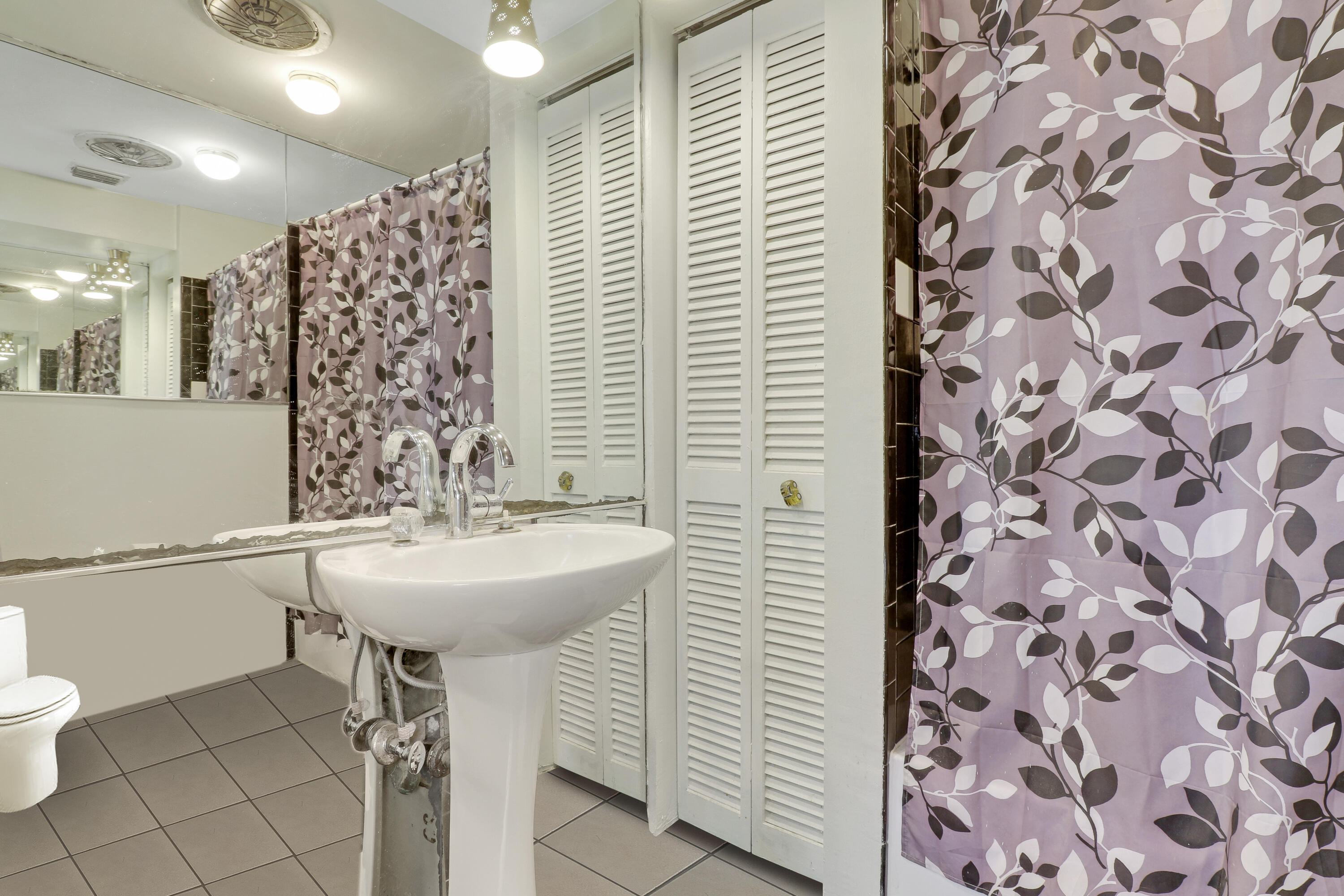 325 Masters Road Palm Springs, FL 33461 - Photo 20 of 35 2nd Bathroom
