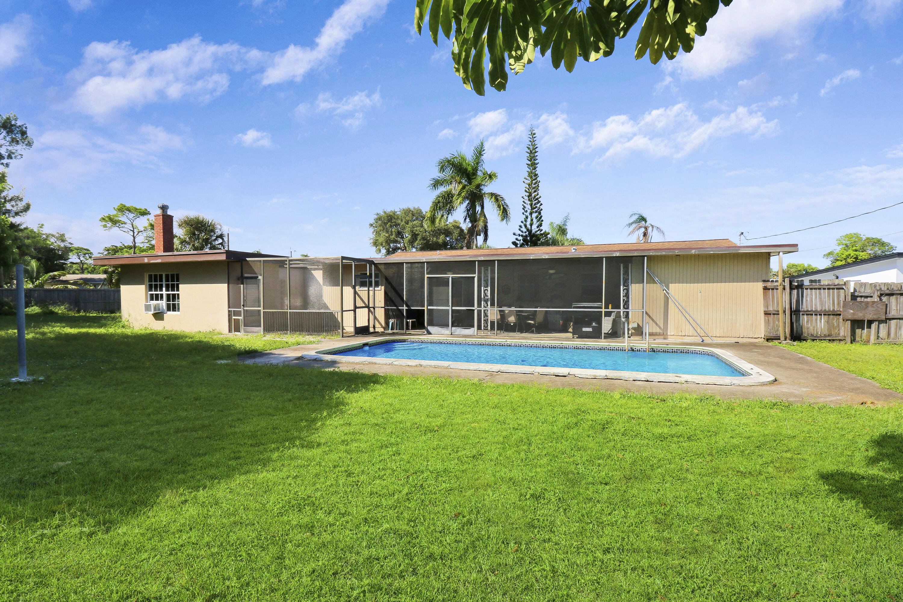 325 Masters Road Palm Springs, FL 33461 - Photo 2 of 35 Rear Exterior