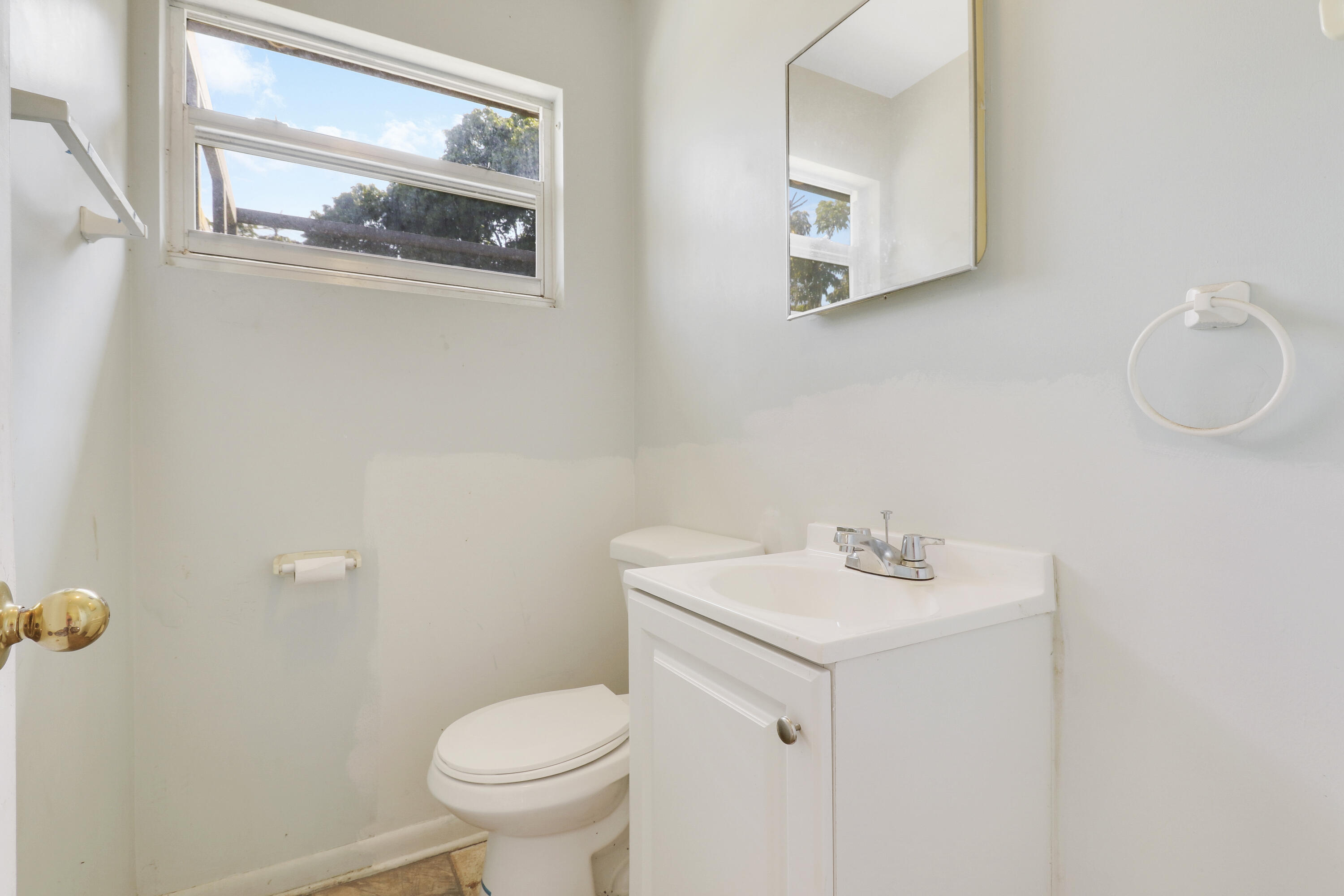 325 Masters Road Palm Springs, FL 33461 - Photo 24 of 35 4th Bathroom