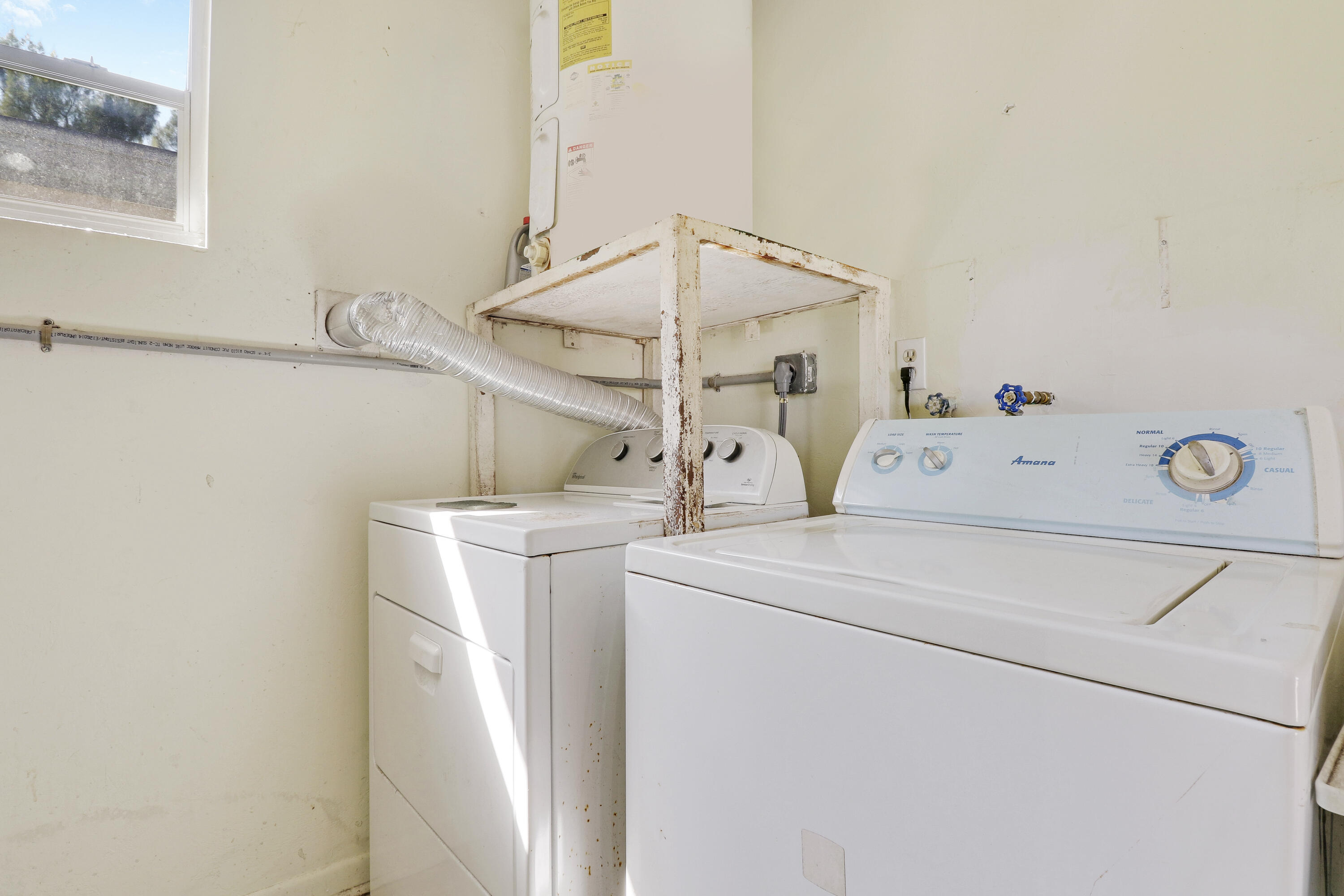 325 Masters Road Palm Springs, FL 33461 - Photo 25 of 35 Laundry