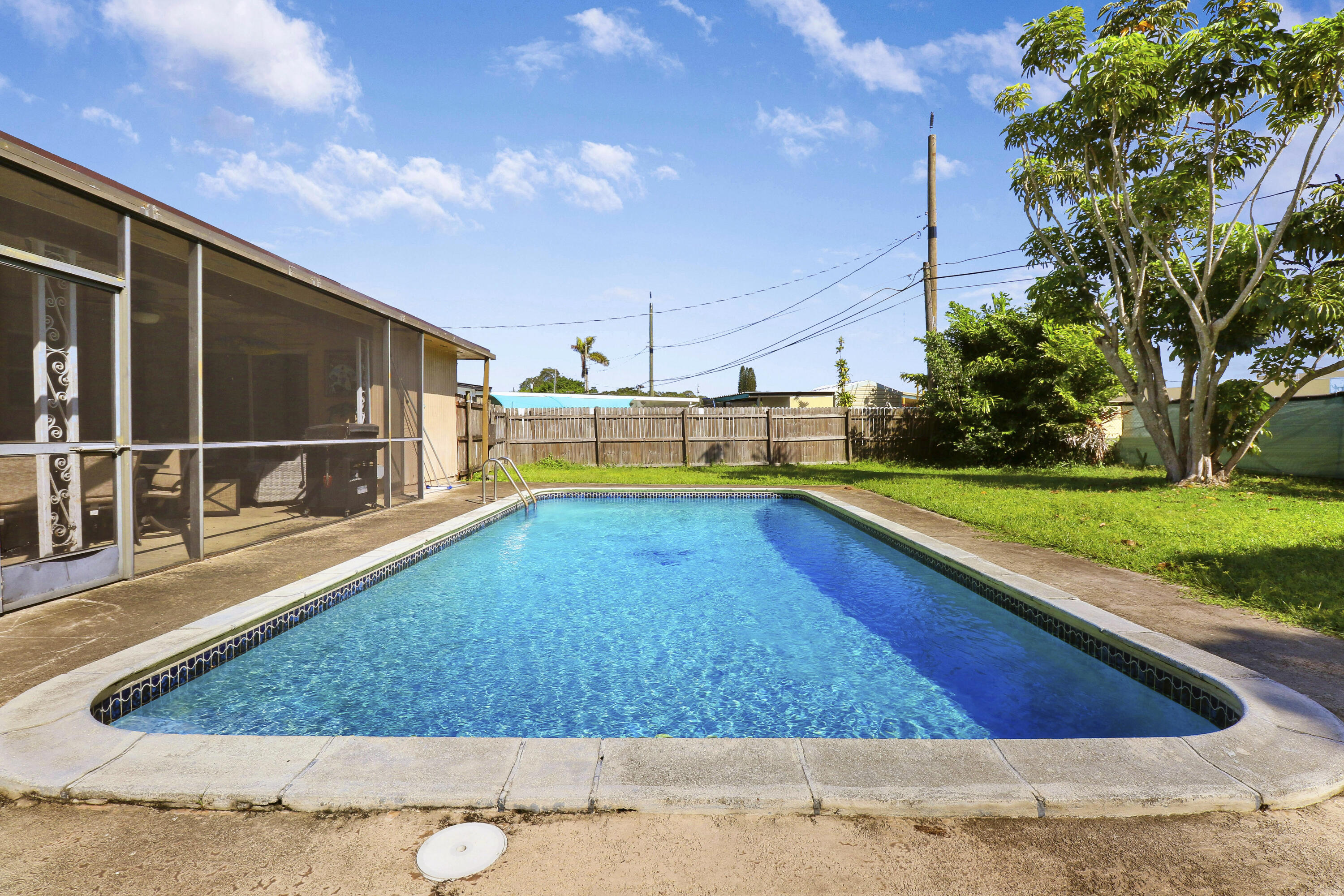 325 Masters Road Palm Springs, FL 33461 - Photo 28 of 35 Pool