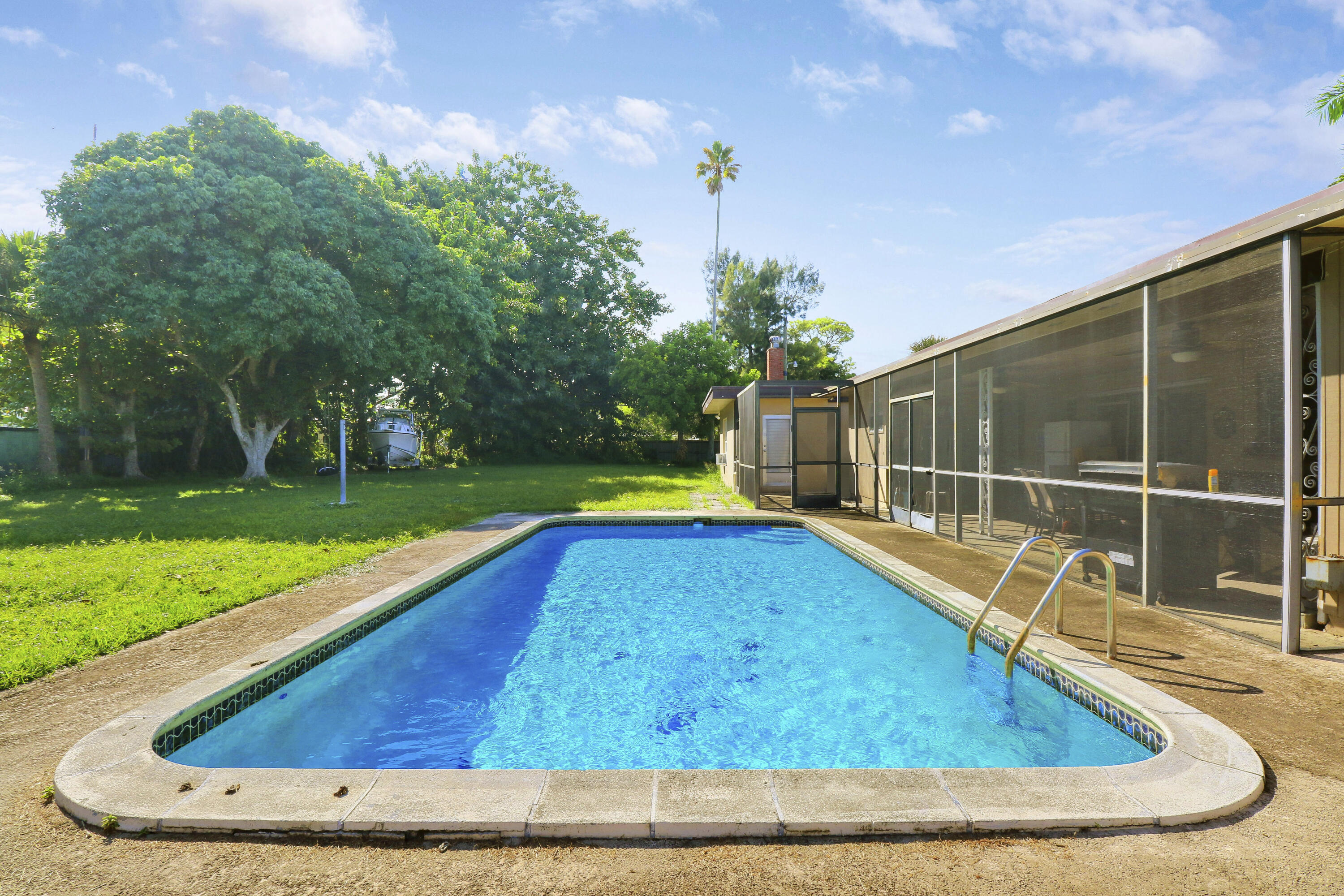 325 Masters Road Palm Springs, FL 33461 - Photo 29 of 35 Pool