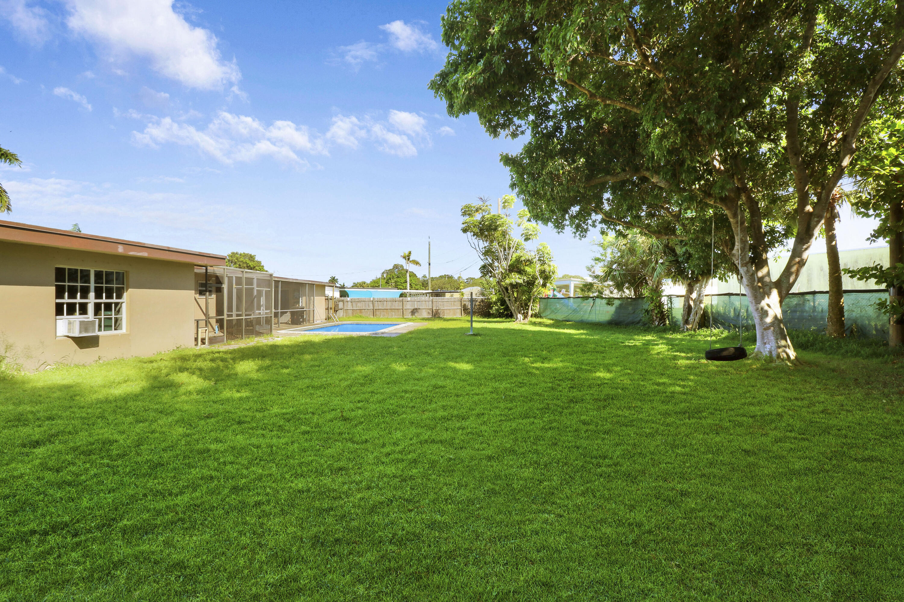 325 Masters Road Palm Springs, FL 33461 - Photo 32 of 35 Backyard