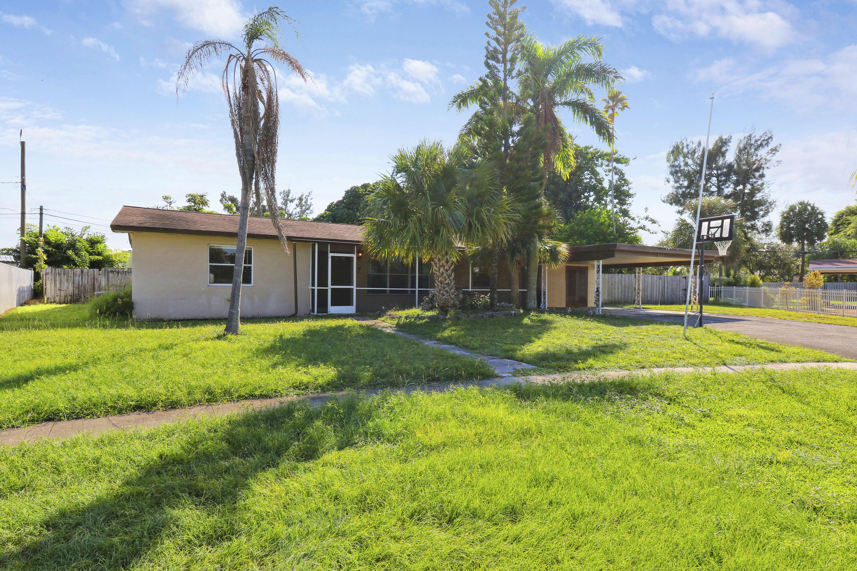 325 Masters Road Palm Springs, FL 33461 - Photo 34 of 35 Front Exterior