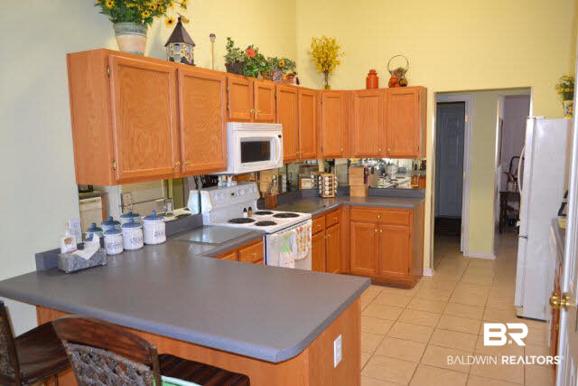 12042 Venice Boulevard Foley, AL 36535 - Photo 13 of 30 Kitchen