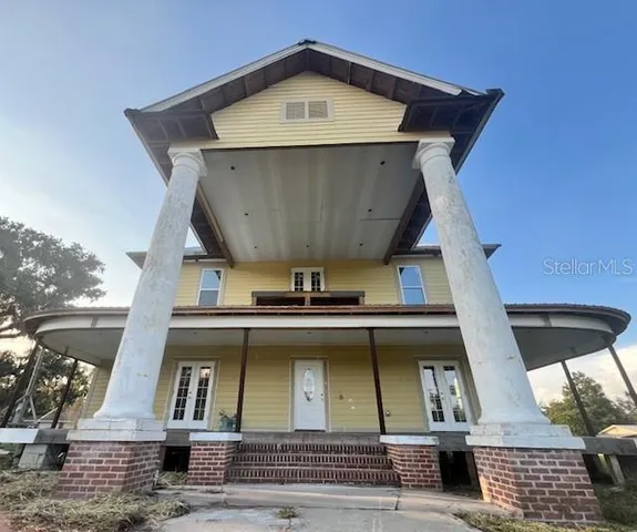 a view of a house with a garage
