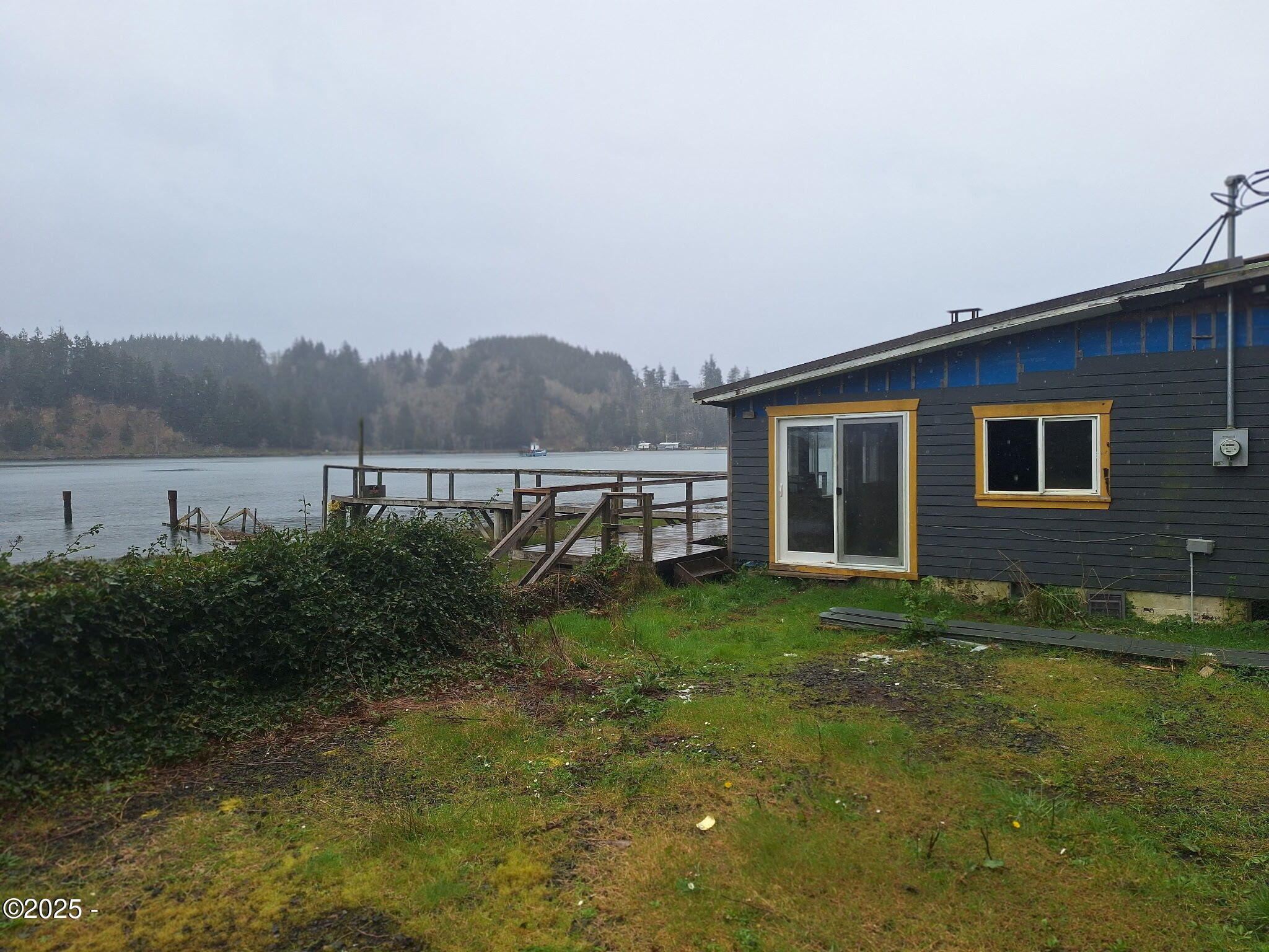 5826 South Bay Road Toledo, OR 97391 - Photo 6 of 18 Side