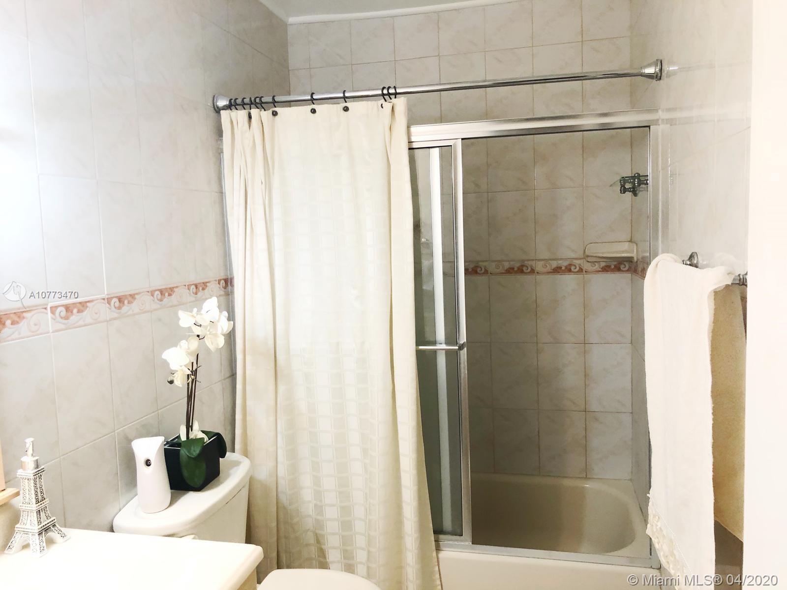 8000 Southwest 153rd Place Miami, FL 33193 - Photo 19 of 28 BATHROOM