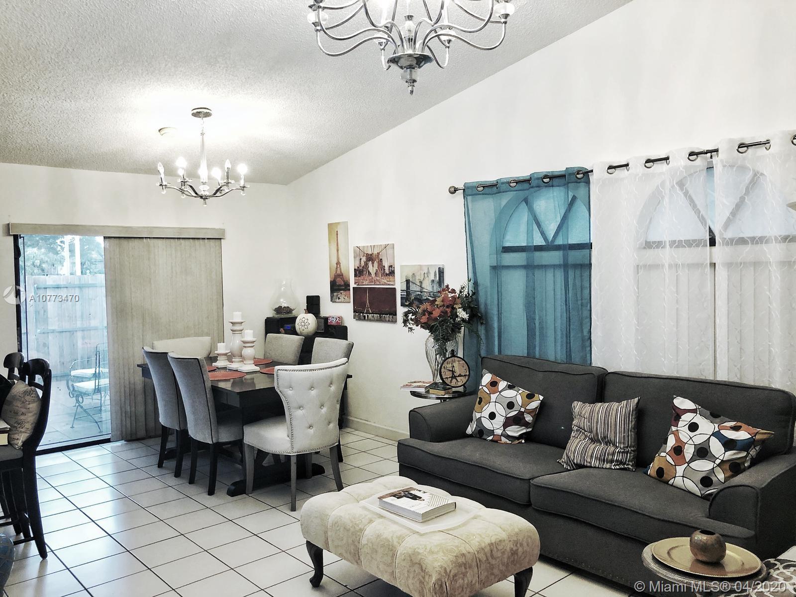 8000 Southwest 153rd Place Miami, FL 33193 - Photo 4 of 28 LIVING ROOM
