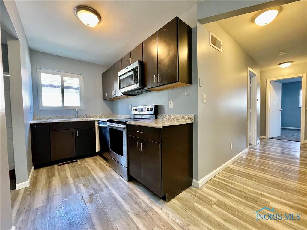 1938 Fairfax Road Toledo, OH 43613 - Photo 5 of 20 Gallery Image 5