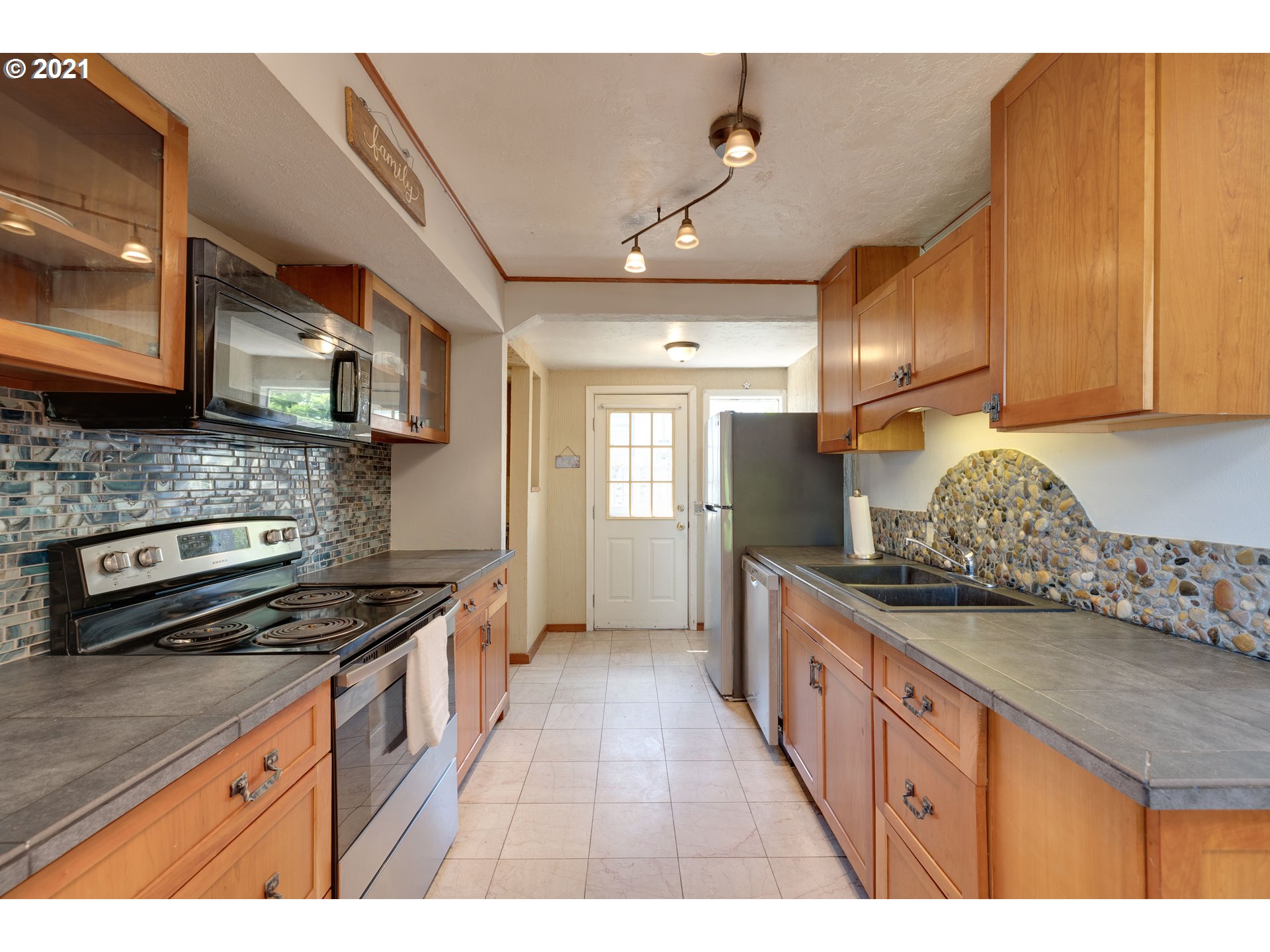 81840 Phil Road Astoria, OR 97103 - Photo 5 of 30 Gallery Image 5