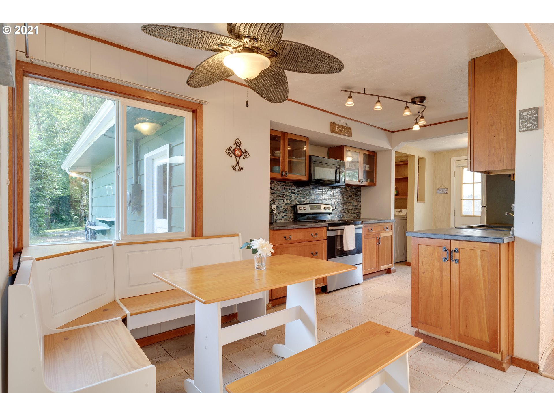 81840 Phil Road Astoria, OR 97103 - Photo 8 of 30 Gallery Image 8