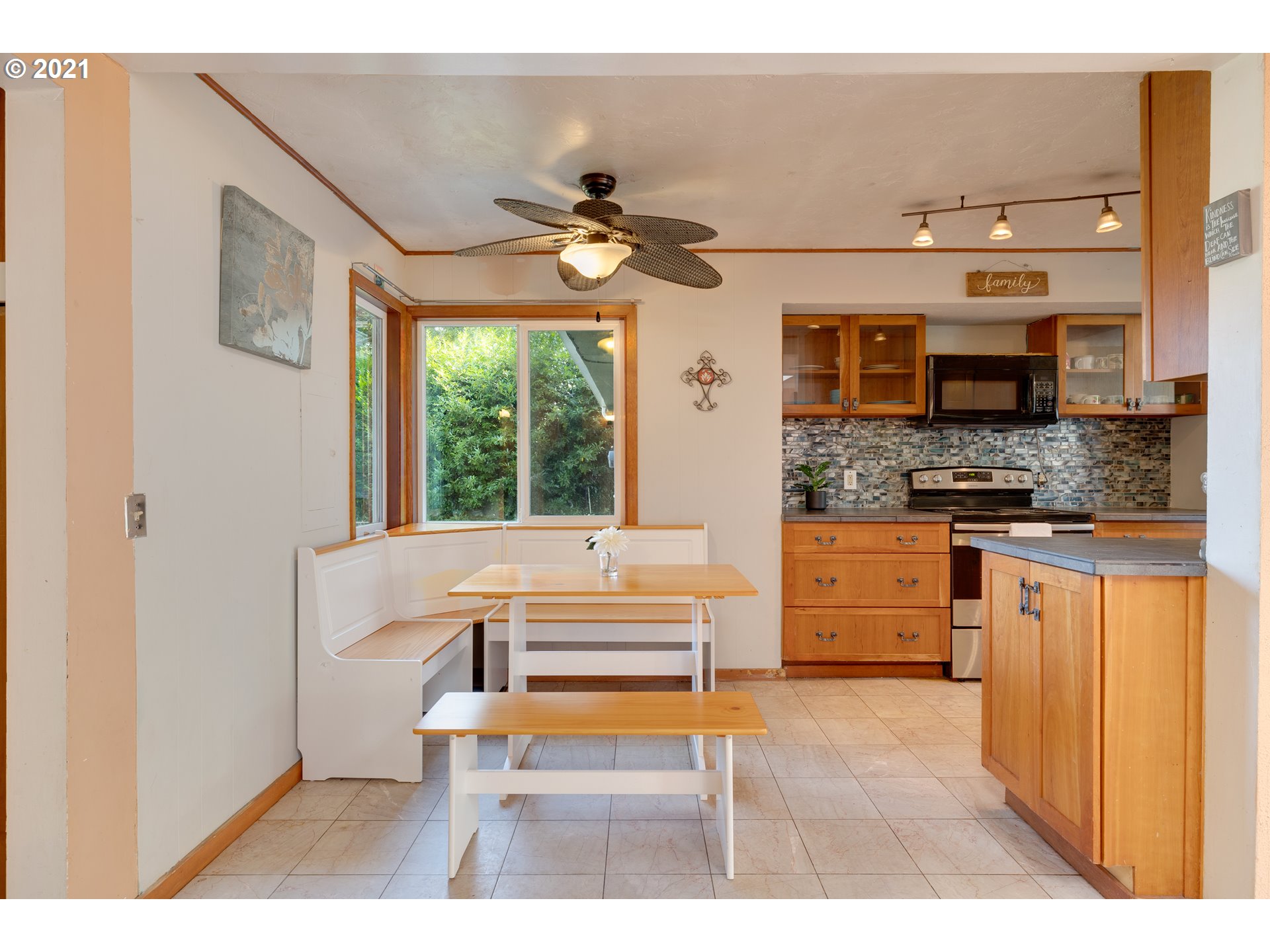 81840 Phil Road Astoria, OR 97103 - Photo 9 of 30 Gallery Image 9