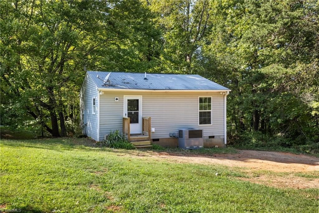 9847 Park Springs Road Ruffin, NC 27326 - Photo 18 of 20 Exterior back of home