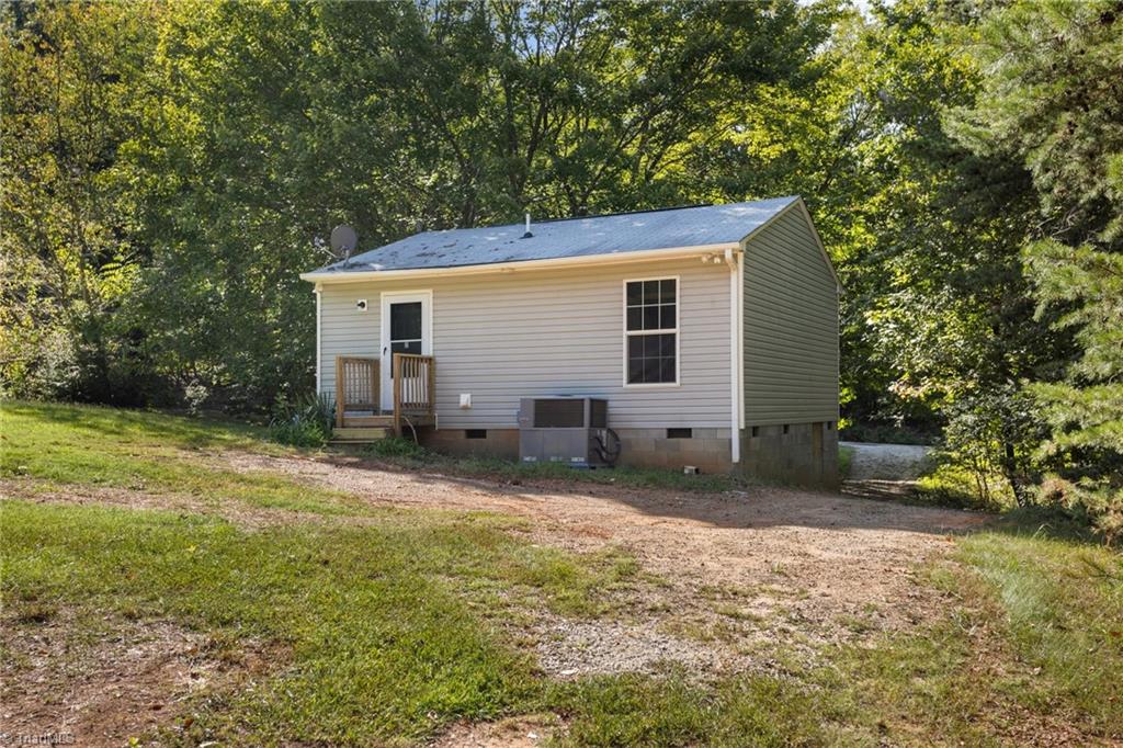 9847 Park Springs Road Ruffin, NC 27326 - Photo 19 of 20 Exterior back to driveway